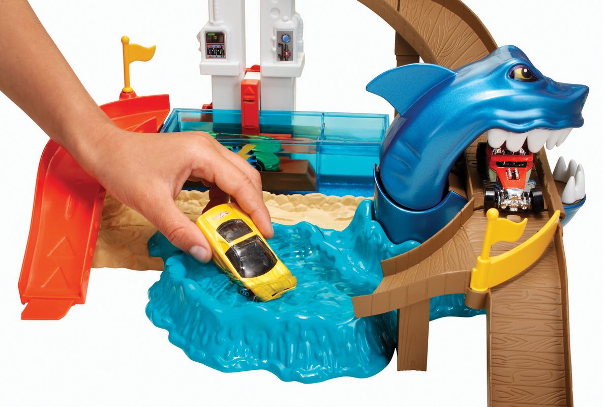 Hot Wheels City Colour Shifters Sharkport Showdown Playset BGK04