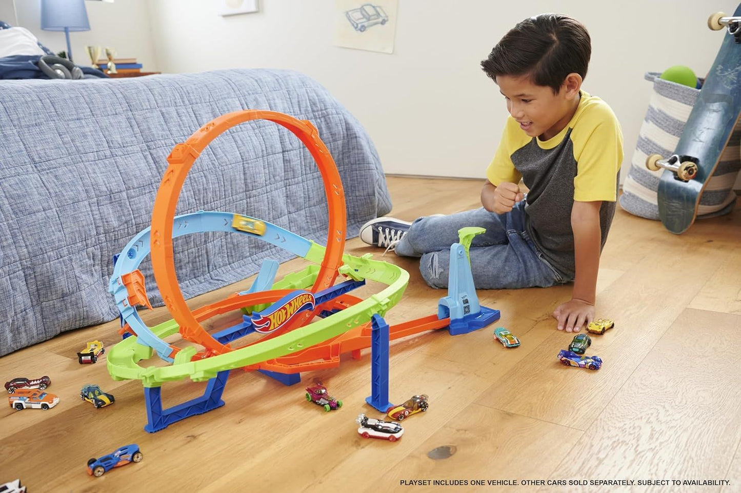 Hot Wheels Action Loop Cyclone Challenge Track Set With 1:64 Scale HTK16