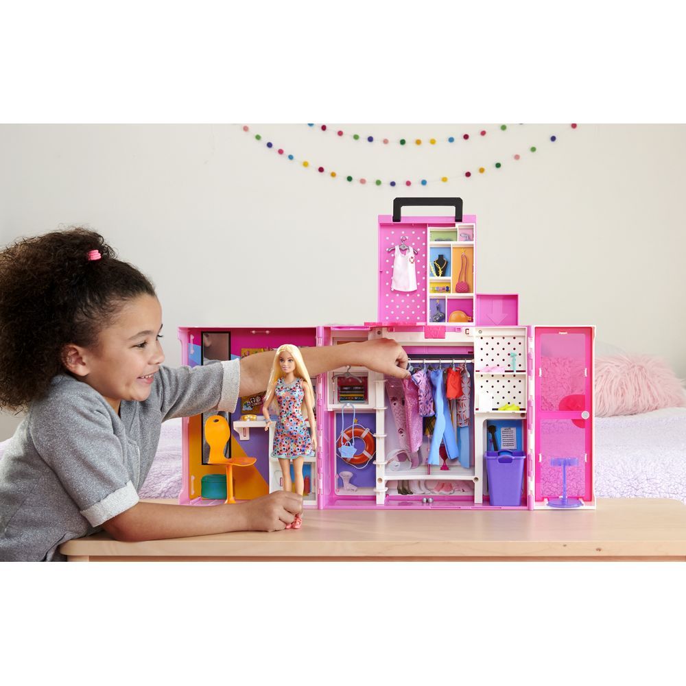 Barbie Dream Closet Doll And Playset HGX57