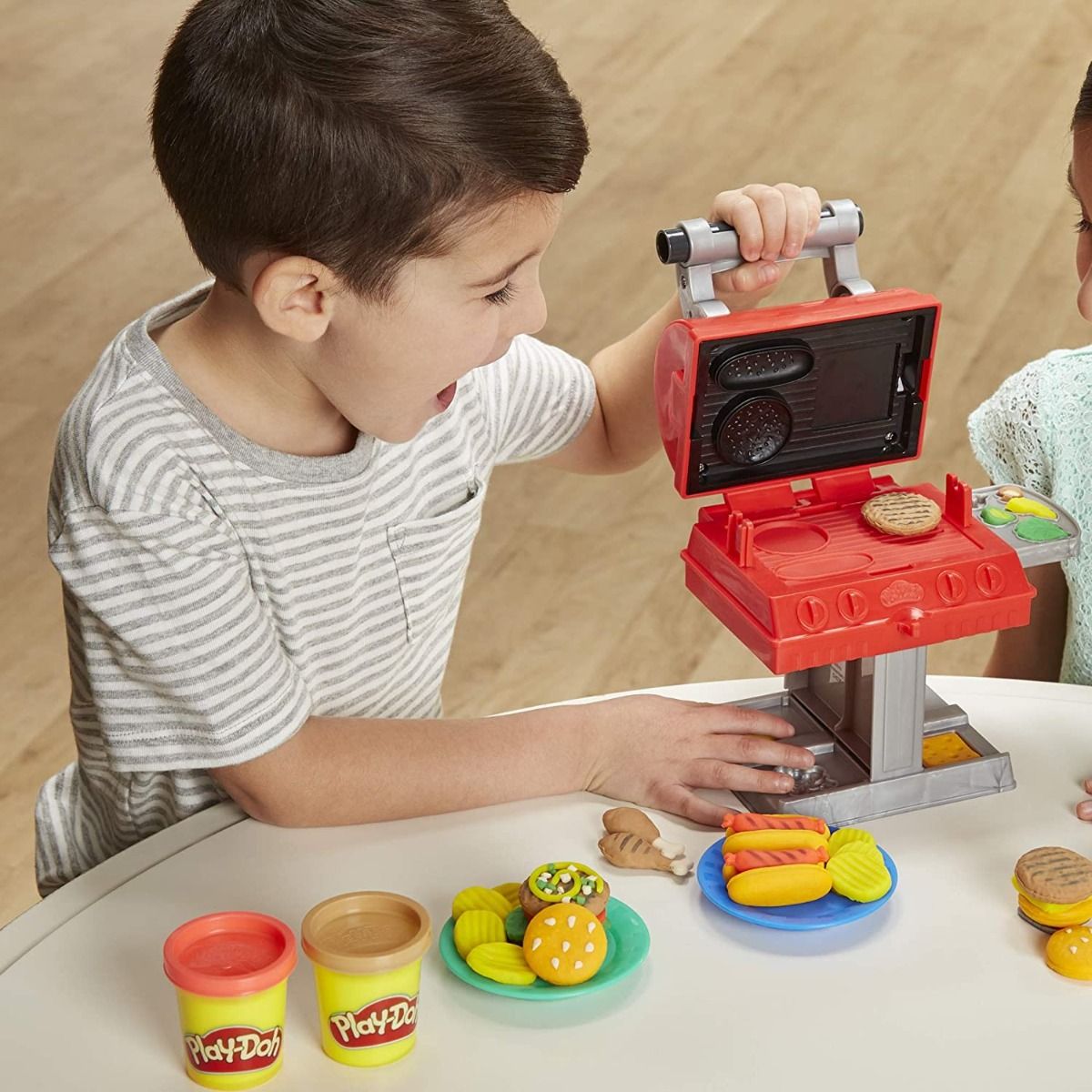 Play-Doh Kitchen Creations Grill N Stamp Playset F0652